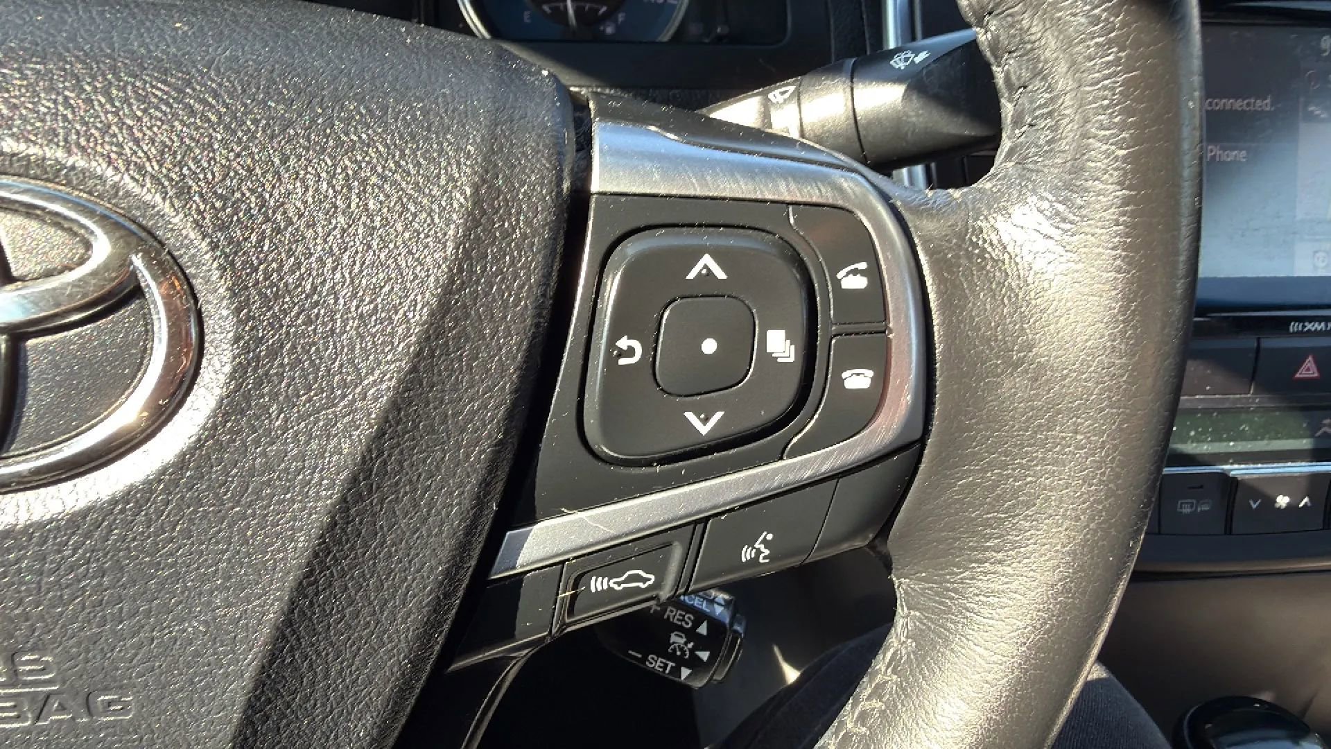 Used 2016 Toyota Camry XLE w/ Moonroof Package FWD image 11
