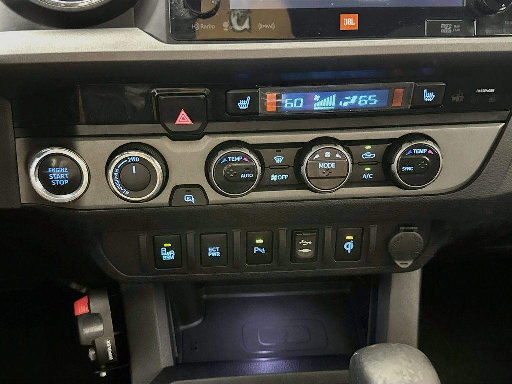 Used 2017 Toyota Tacoma TRD Sport AWD/4WD image 18