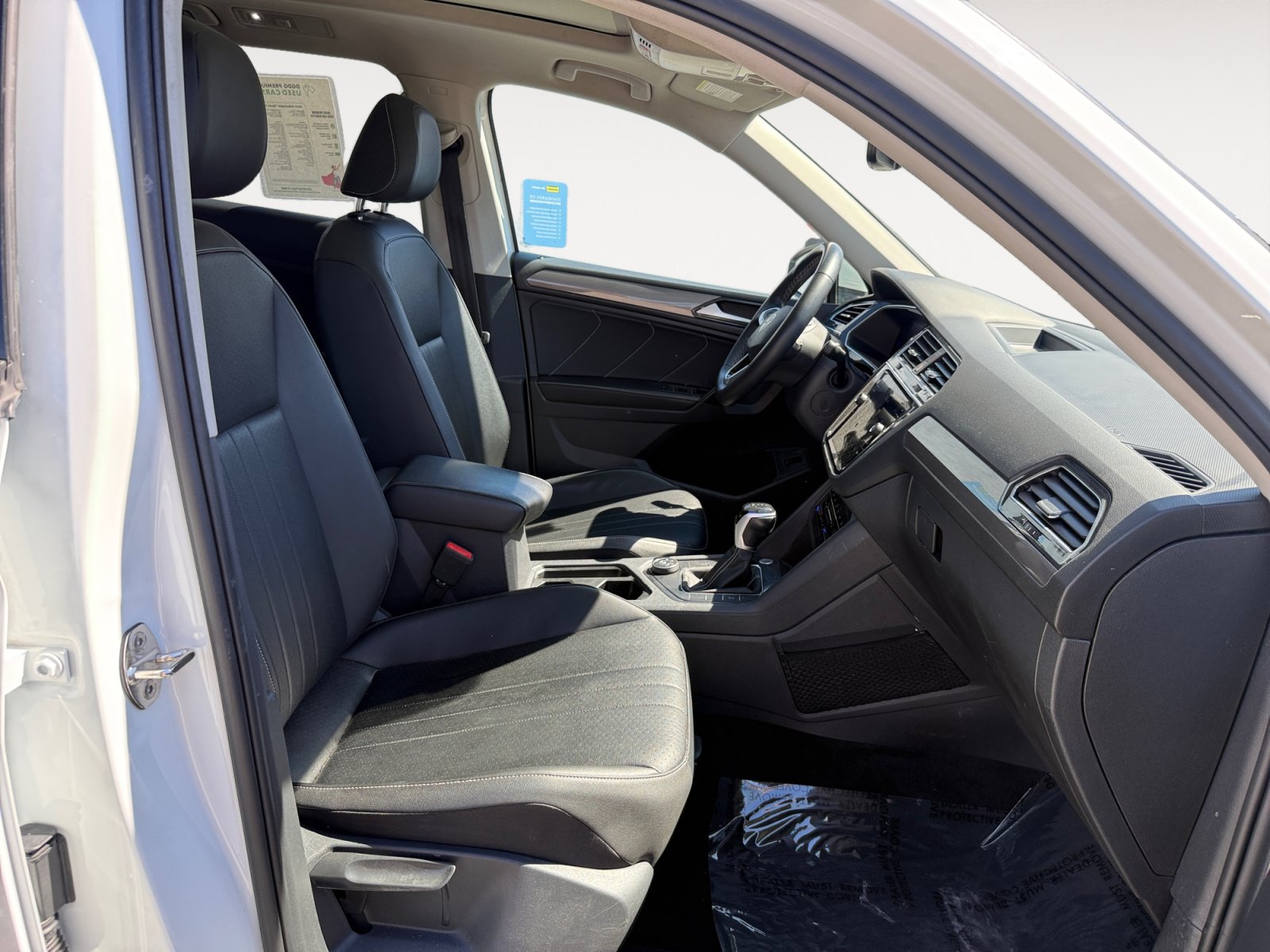 Used 2022 Volkswagen Tiguan SE w/ Panoramic Sunroof Package AWD/4WD image 19