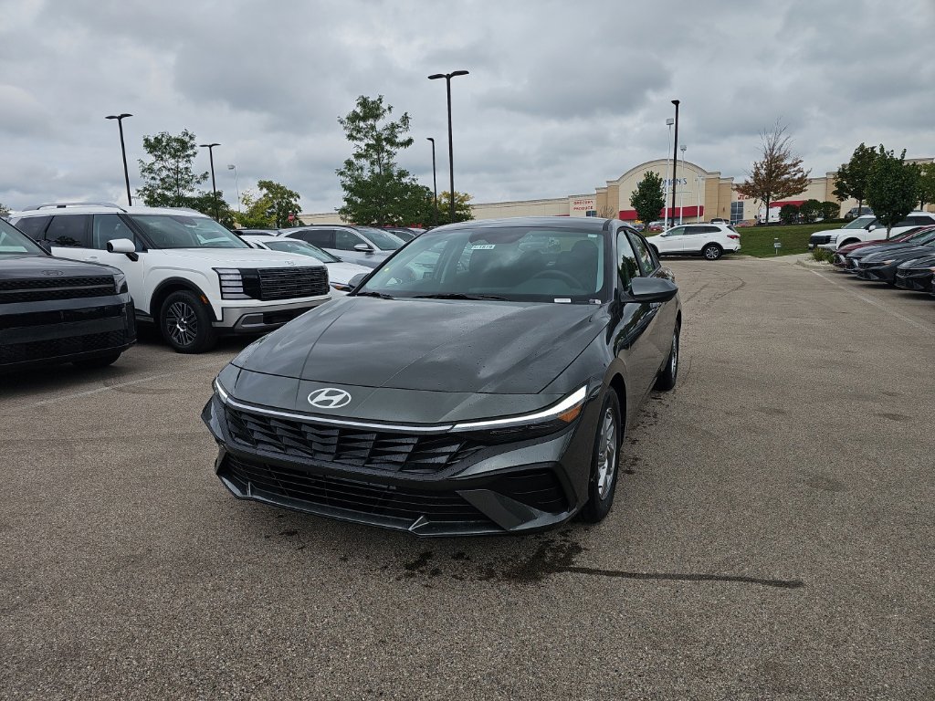 New 2026 Hyundai Elantra SE