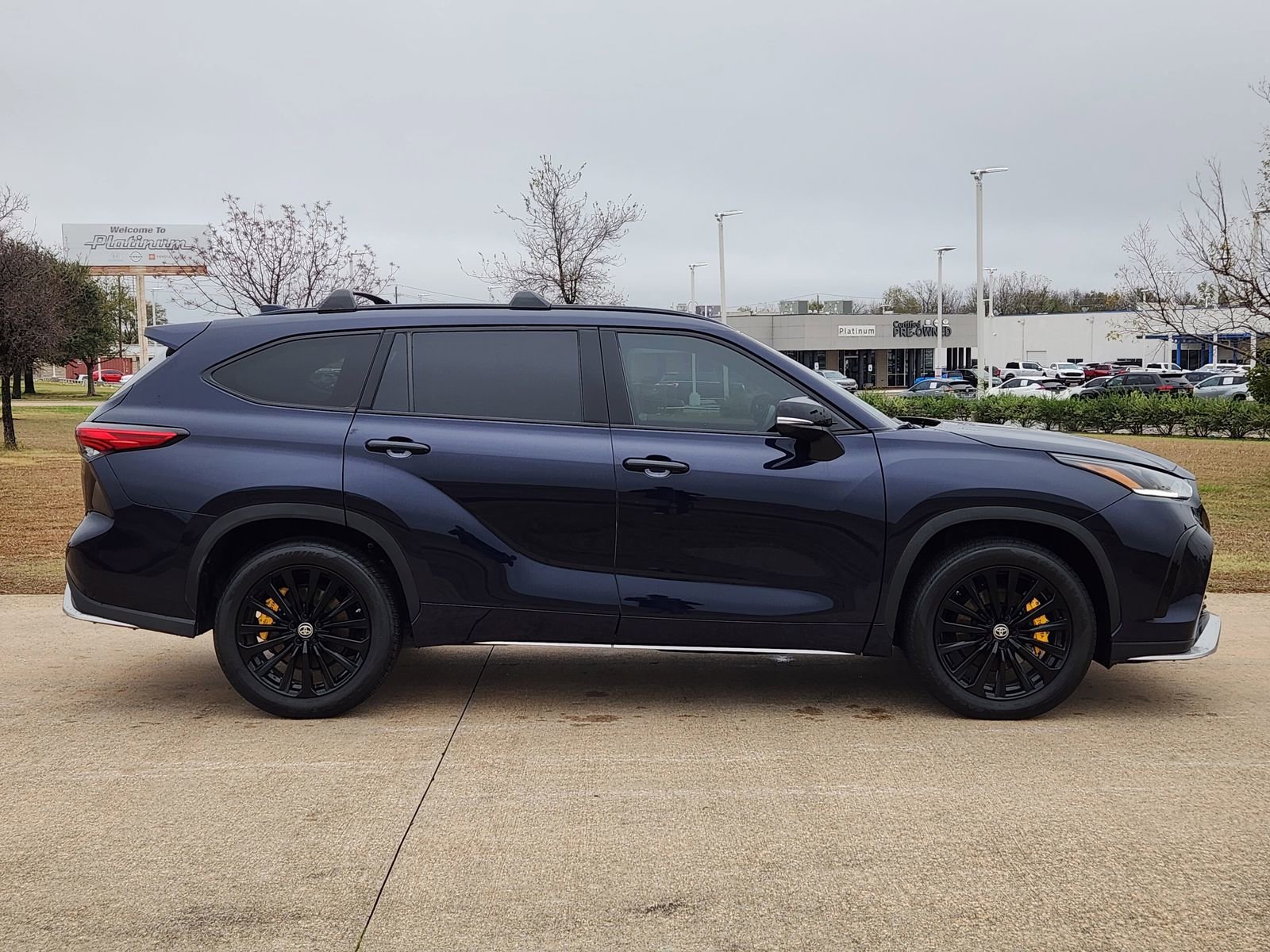 Used 2023 Toyota Highlander XSE image 7