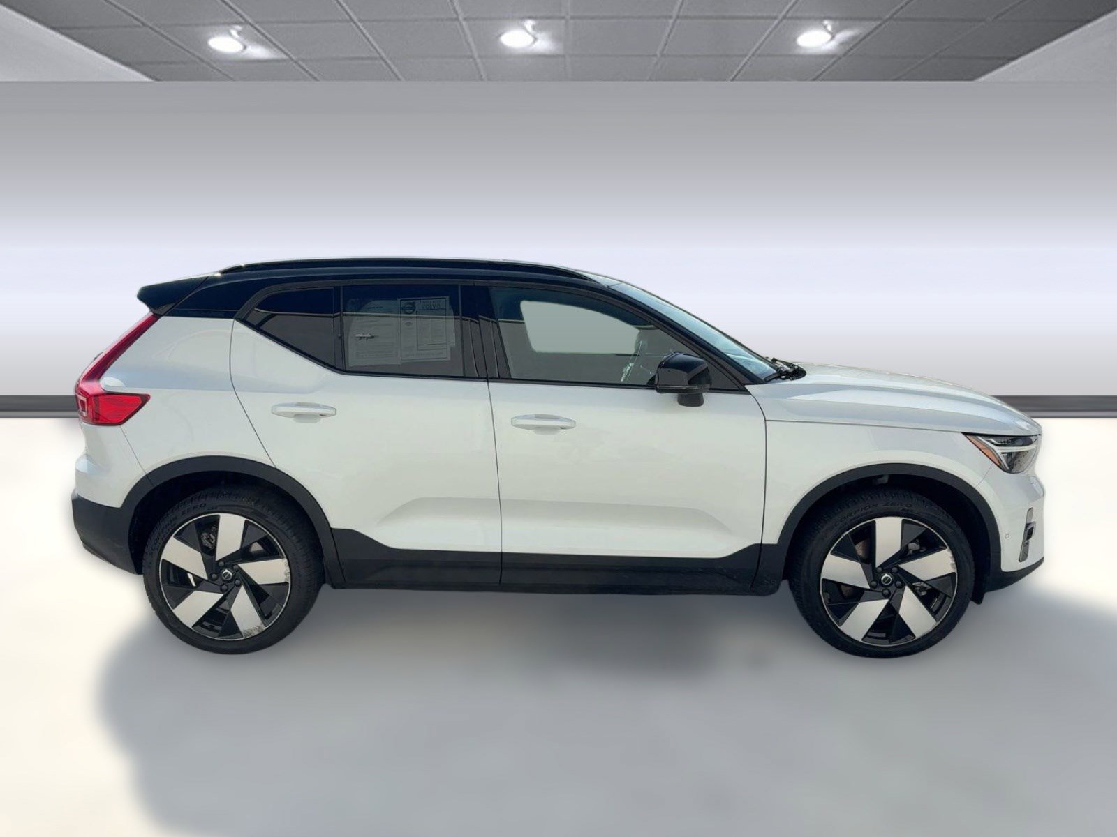 Certified 2023 Volvo XC40 Recharge Ultimate image 8