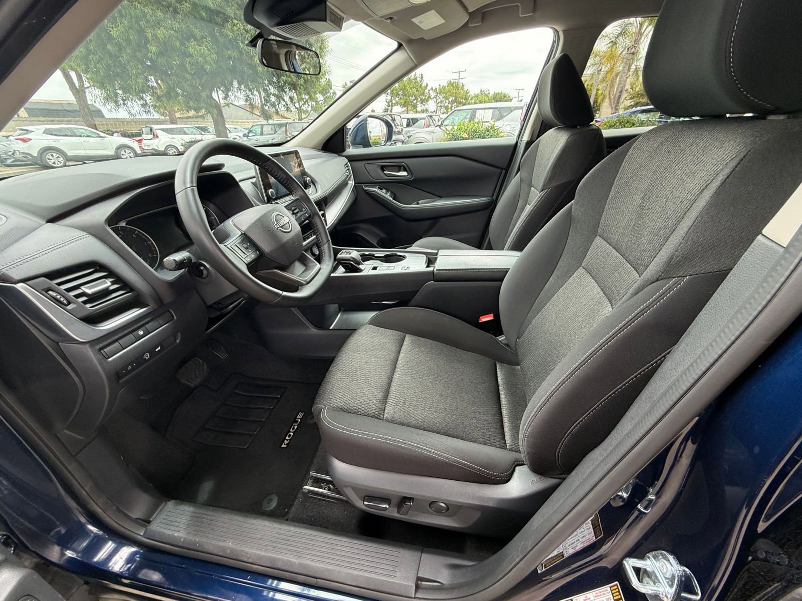 Used 2025 Nissan Rogue SV FWD image 25