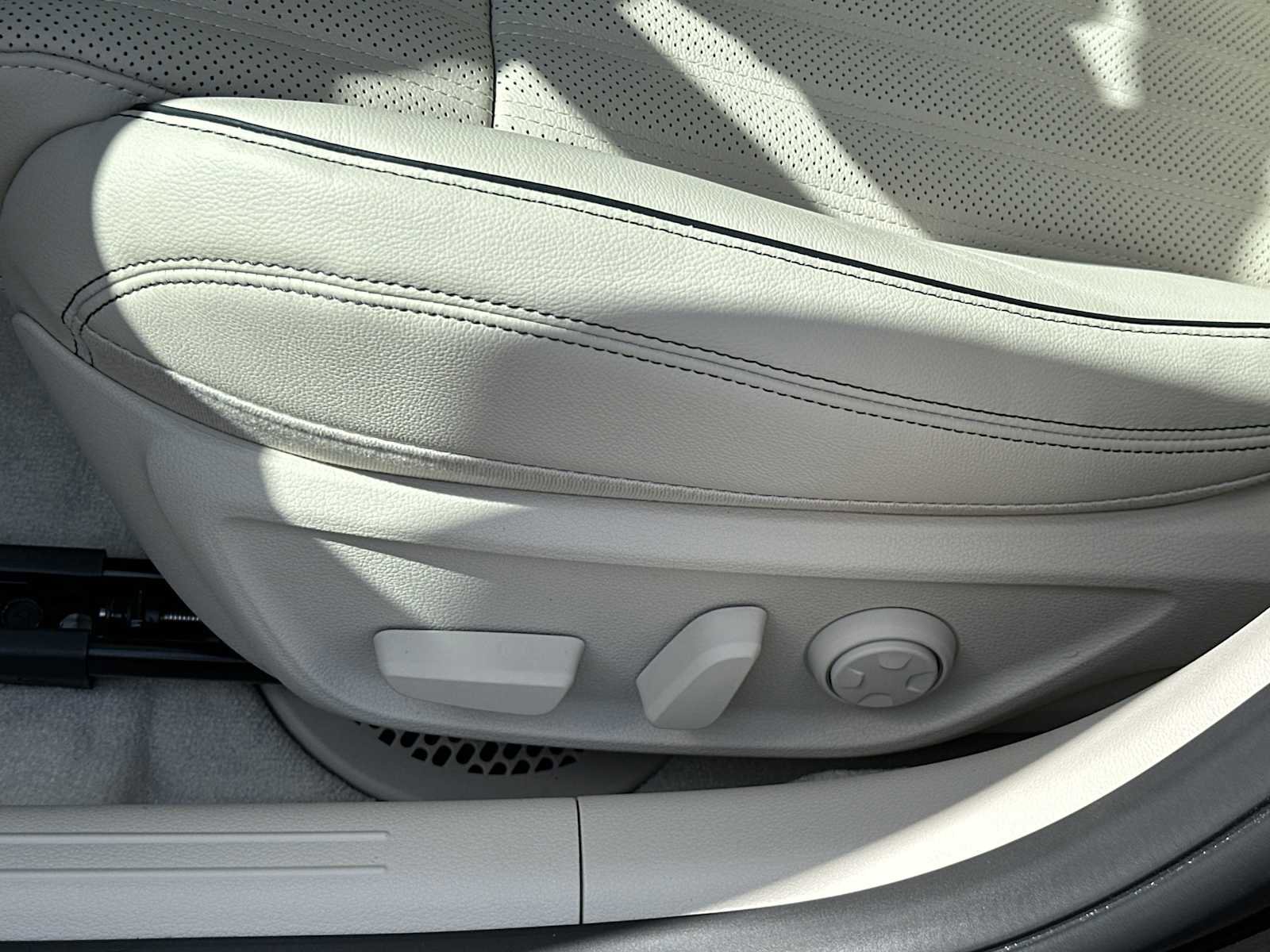 New 2026 Genesis G70 2.5T Prestige image 9