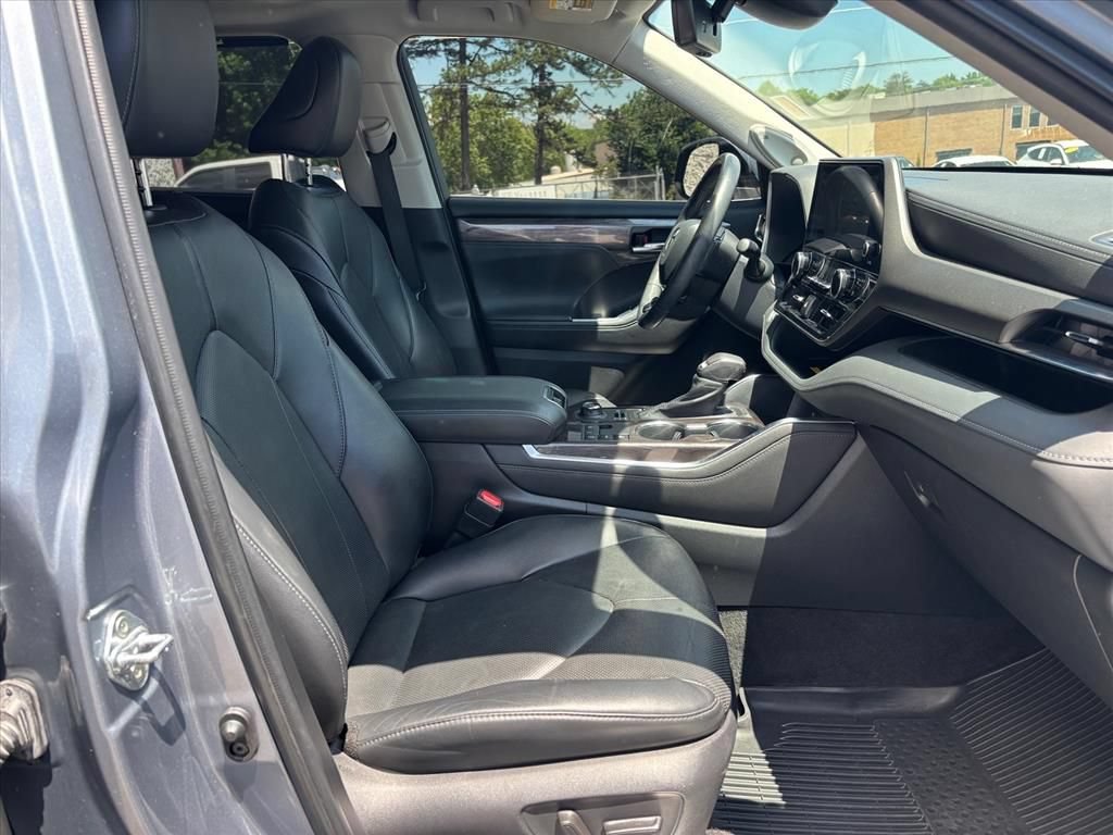 Used 2023 Toyota Highlander Limited AWD/4WD image 14