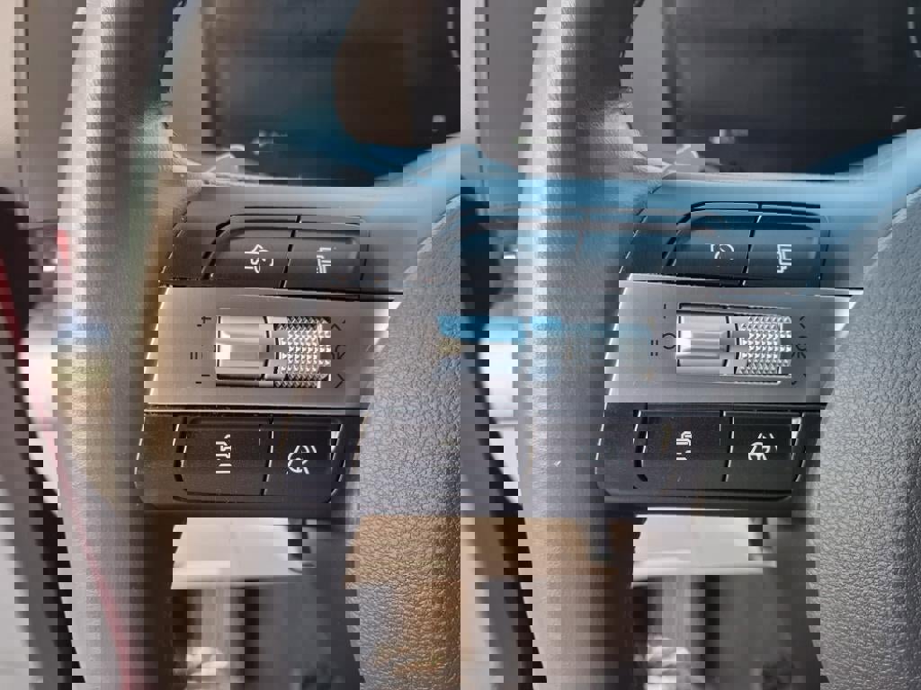 Used 2024 Hyundai Kona Limited image 7