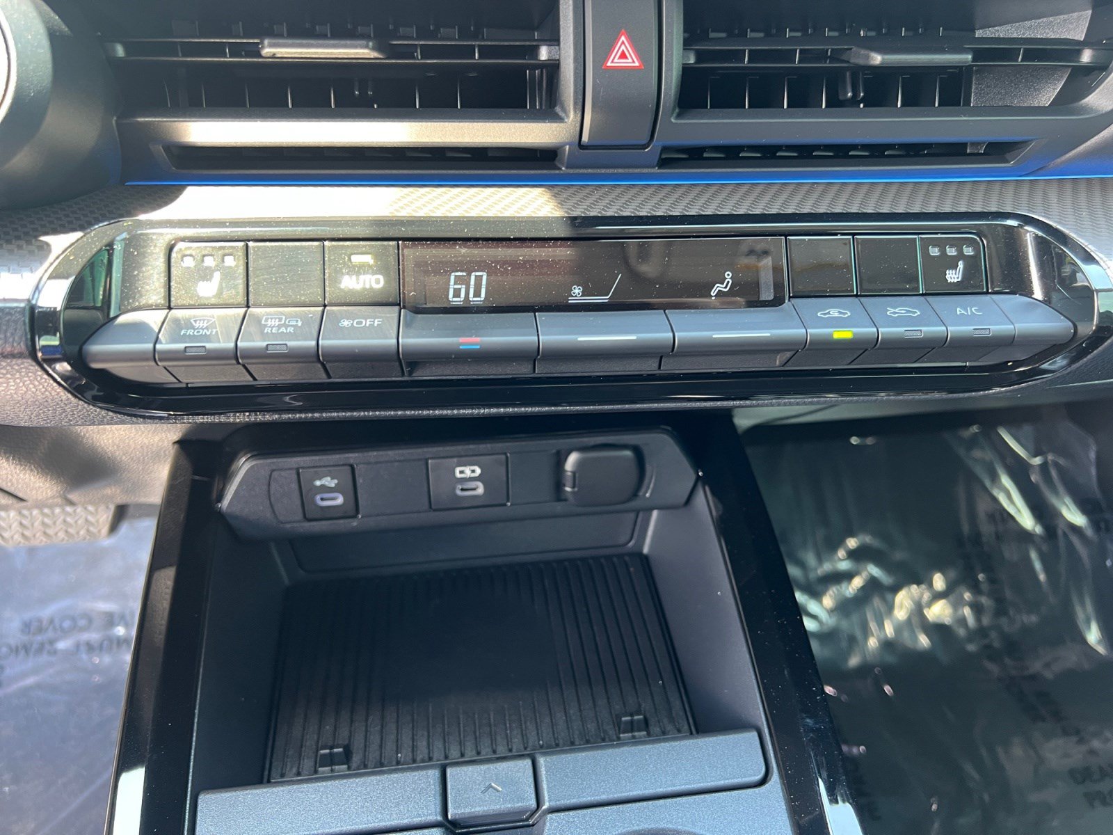 Used 2025 Toyota Prius XLE AWD/4WD image 22