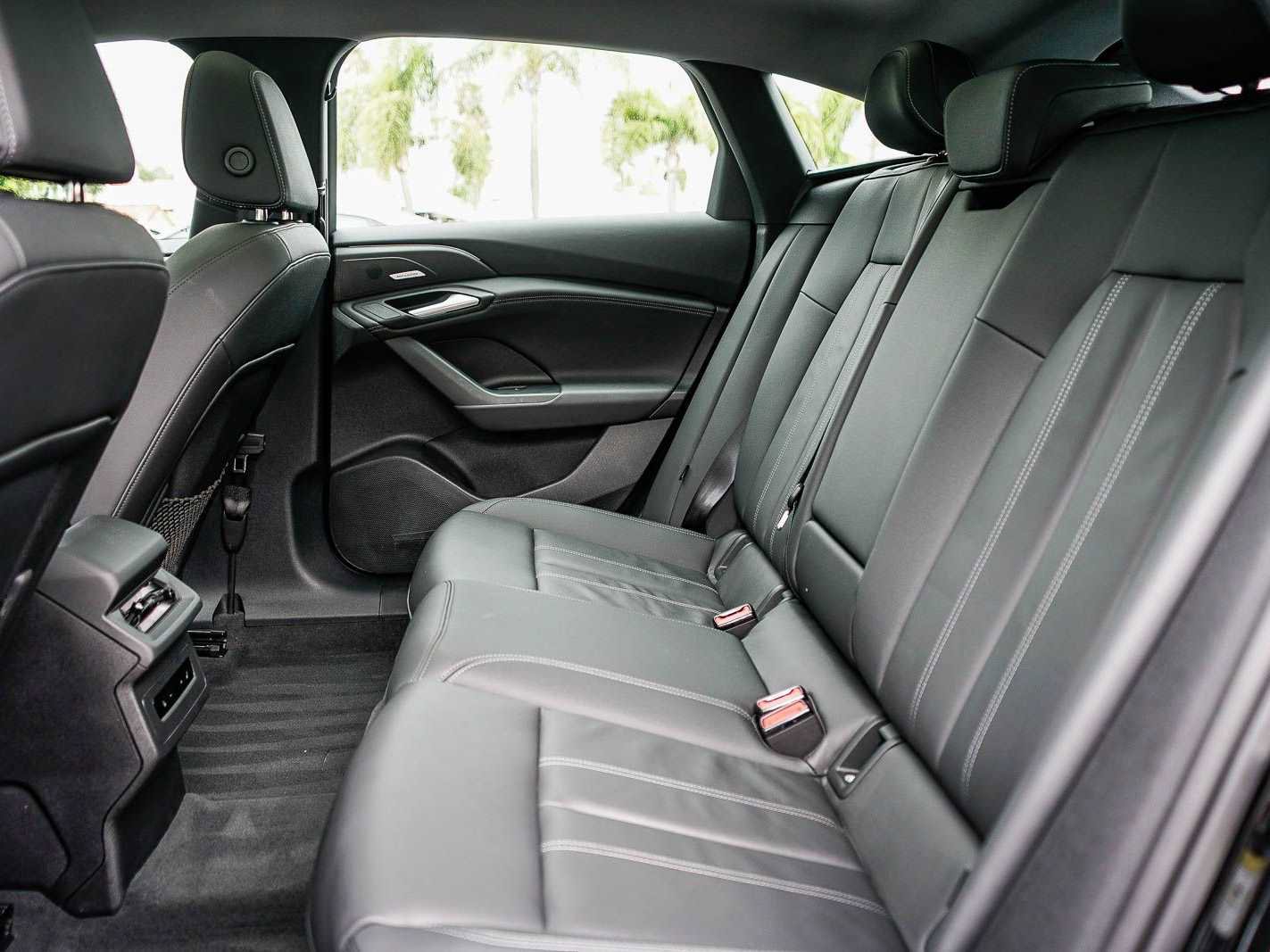 Used 2025 Audi A6 e-tron Premium Plus w/ Premium Plus image 18