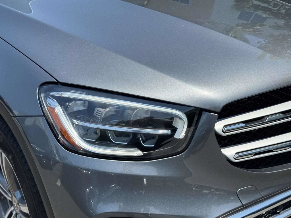 Used 2022 Mercedes-Benz GLC 300 4MATIC image 4