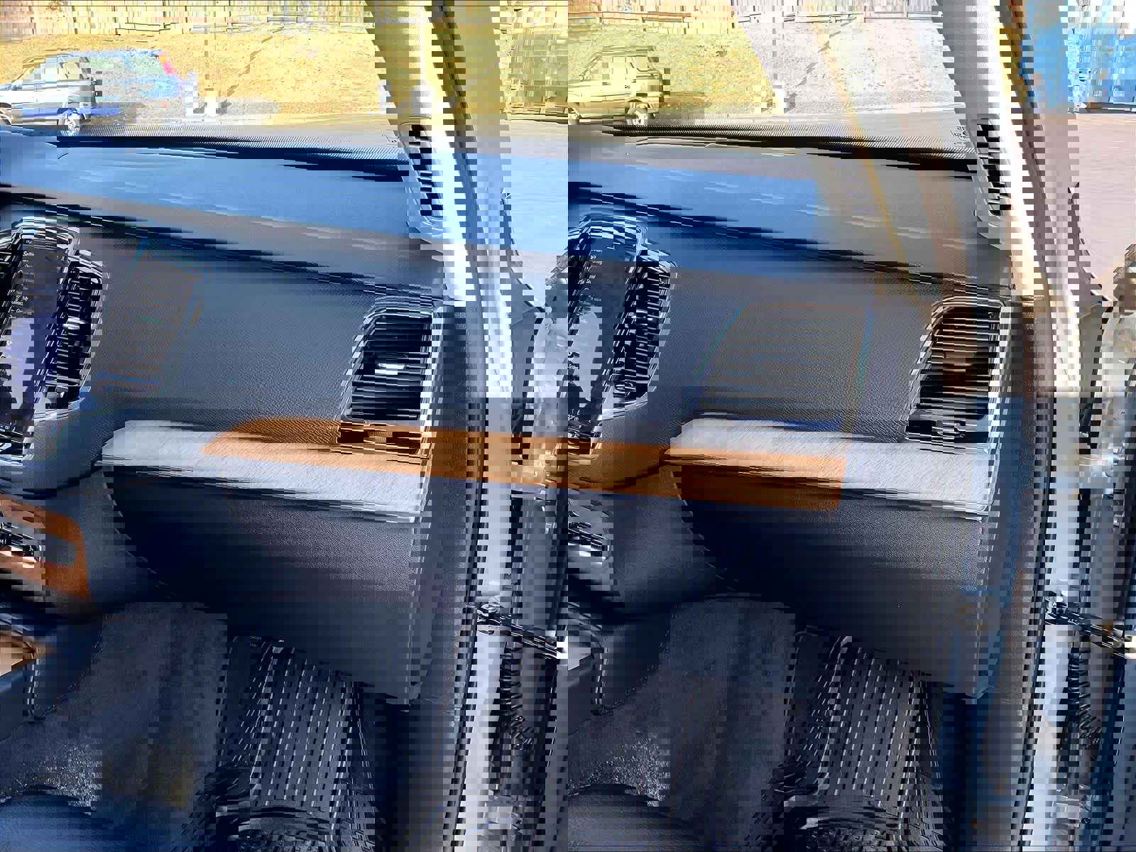 Used 2023 Volvo XC90 T8 Plus image 19