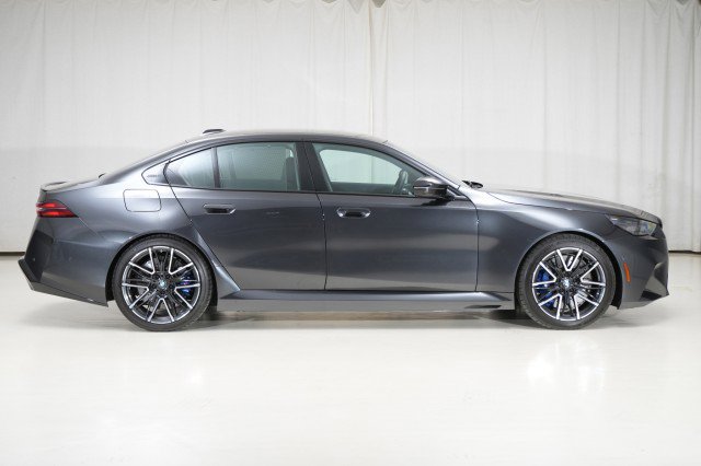 Used 2025 BMW M5 w/ Executive Package image 10