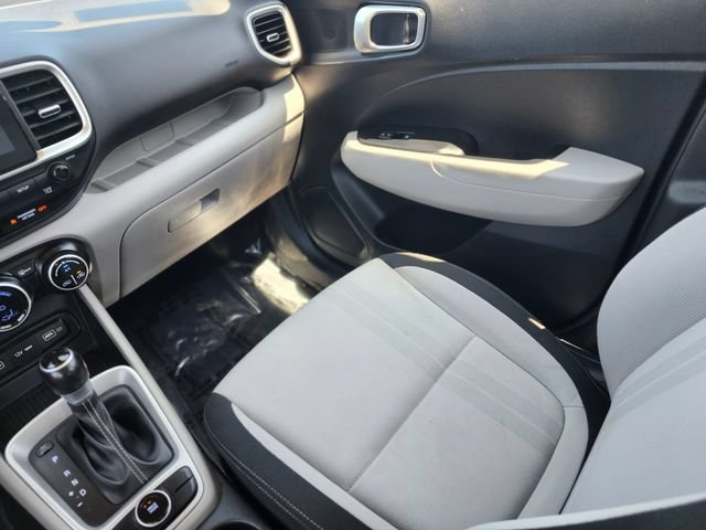 Used 2022 Hyundai Venue SEL FWD image 15