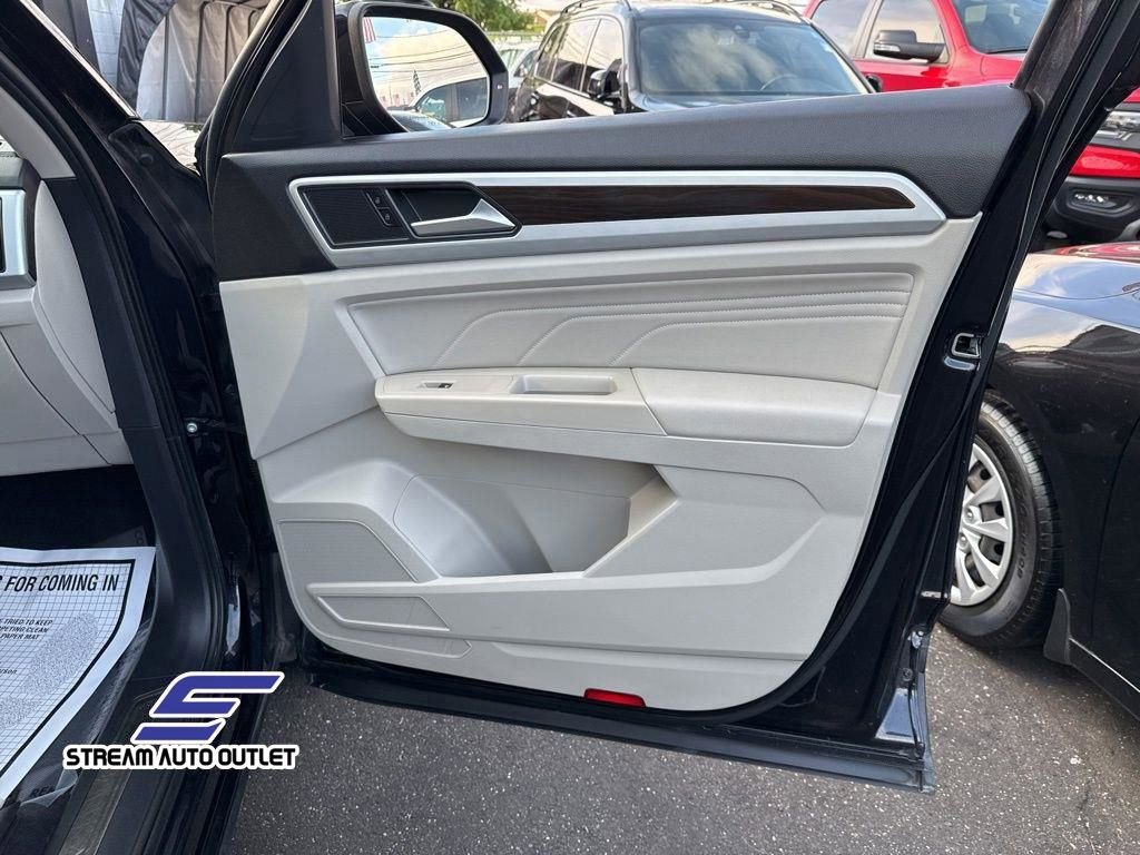 Used 2022 Volkswagen Atlas SE image 11