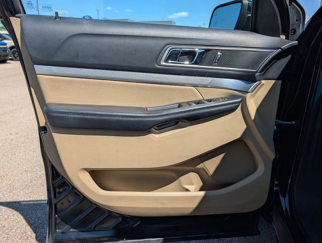 Used 2016 Ford Explorer XLT w/ Equipment Group 202A FWD image 31