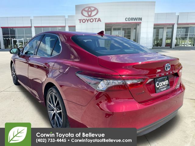 Used 2022 Toyota Camry XLE w/ Navigation Upgrade Package FWD image 3
