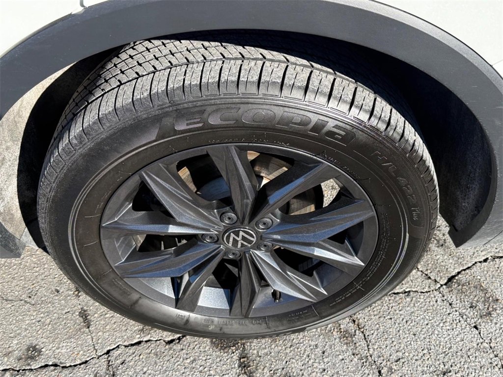 Certified 2023 Volkswagen Tiguan SE w/ Panoramic Sunroof Package image 7