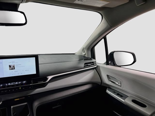 Used 2026 Toyota Sienna XLE FWD image 24
