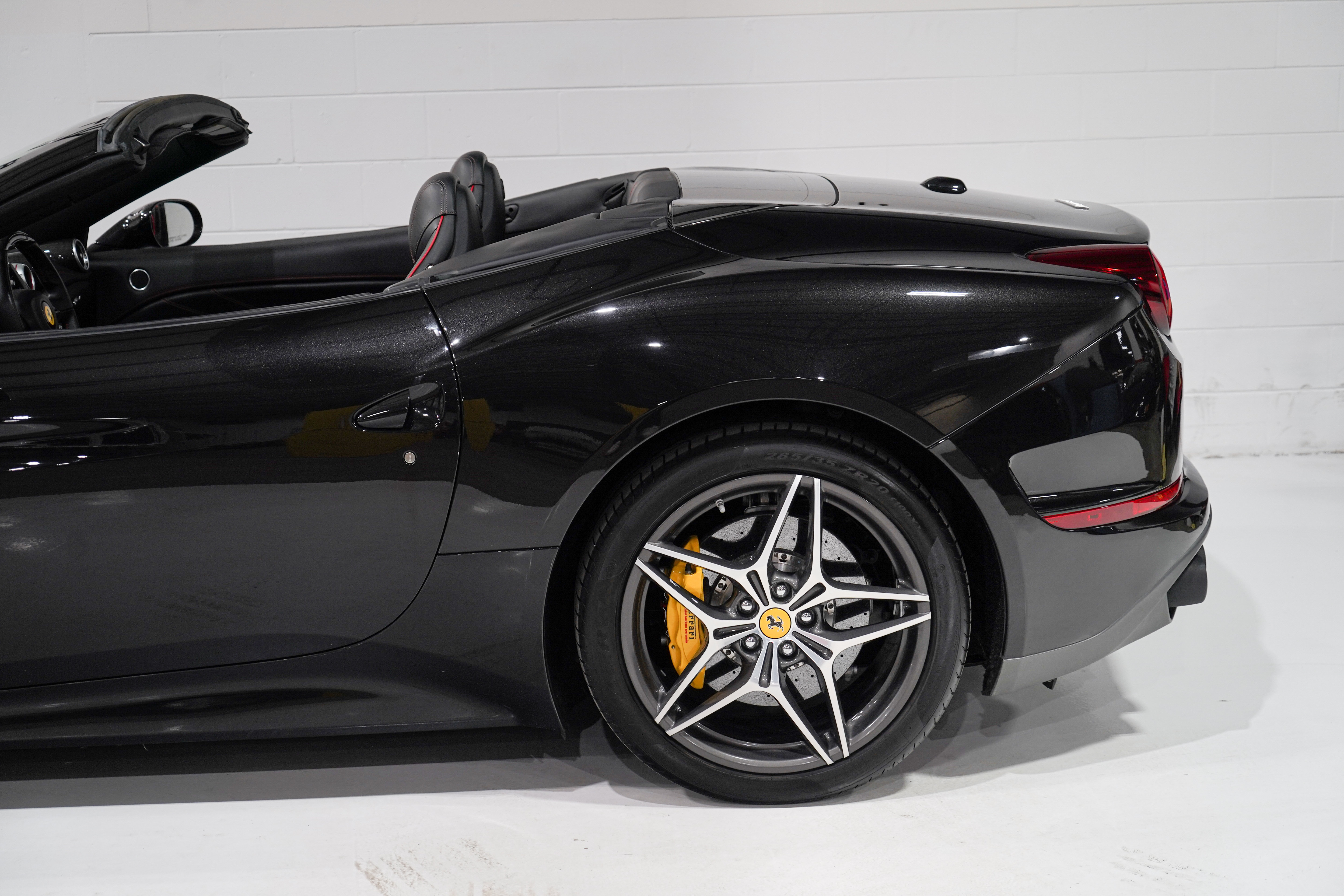 Used 2016 Ferrari California T RWD image 35
