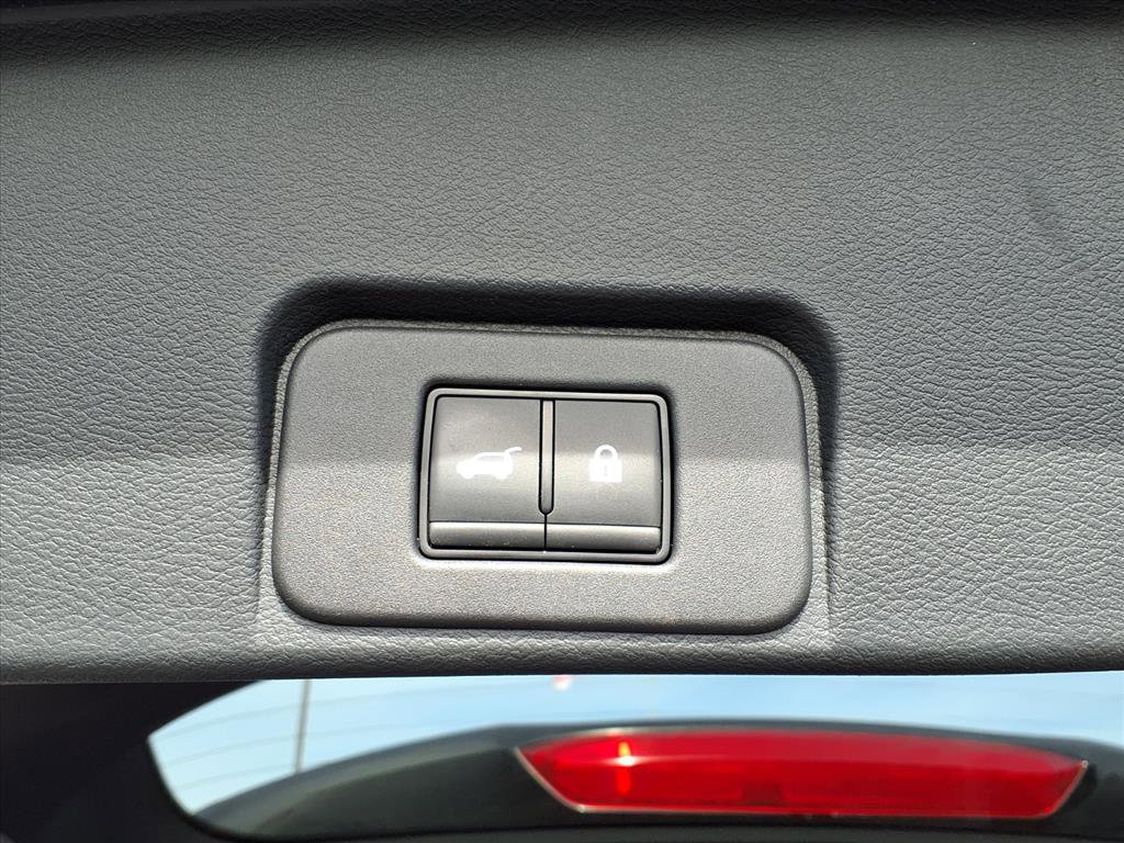 Used 2024 Nissan Rogue SV image 23