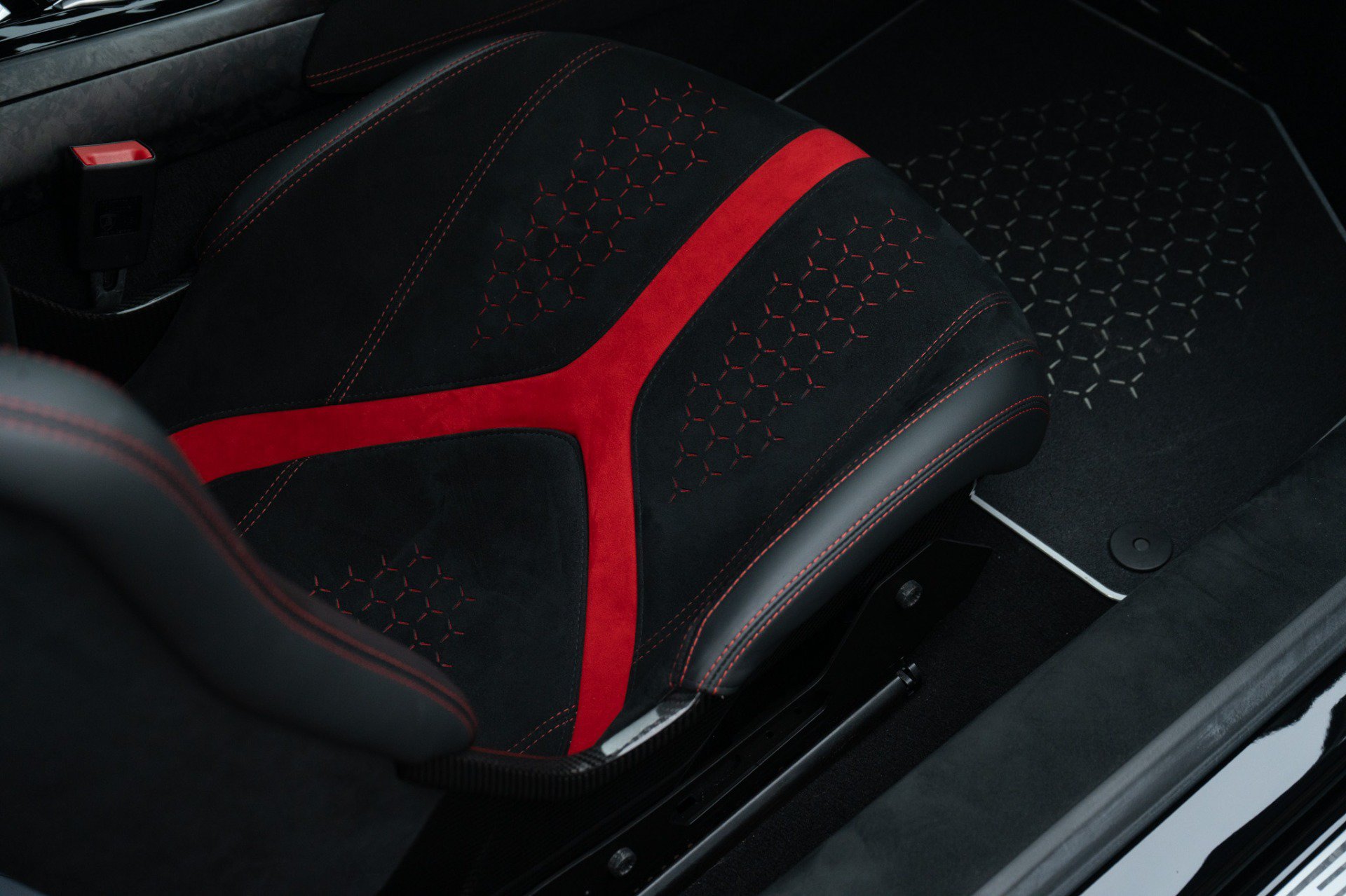 Used 2018 Lamborghini Huracan Performante AWD/4WD image 25