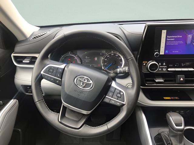 Used 2026 Toyota Highlander XLE image 16