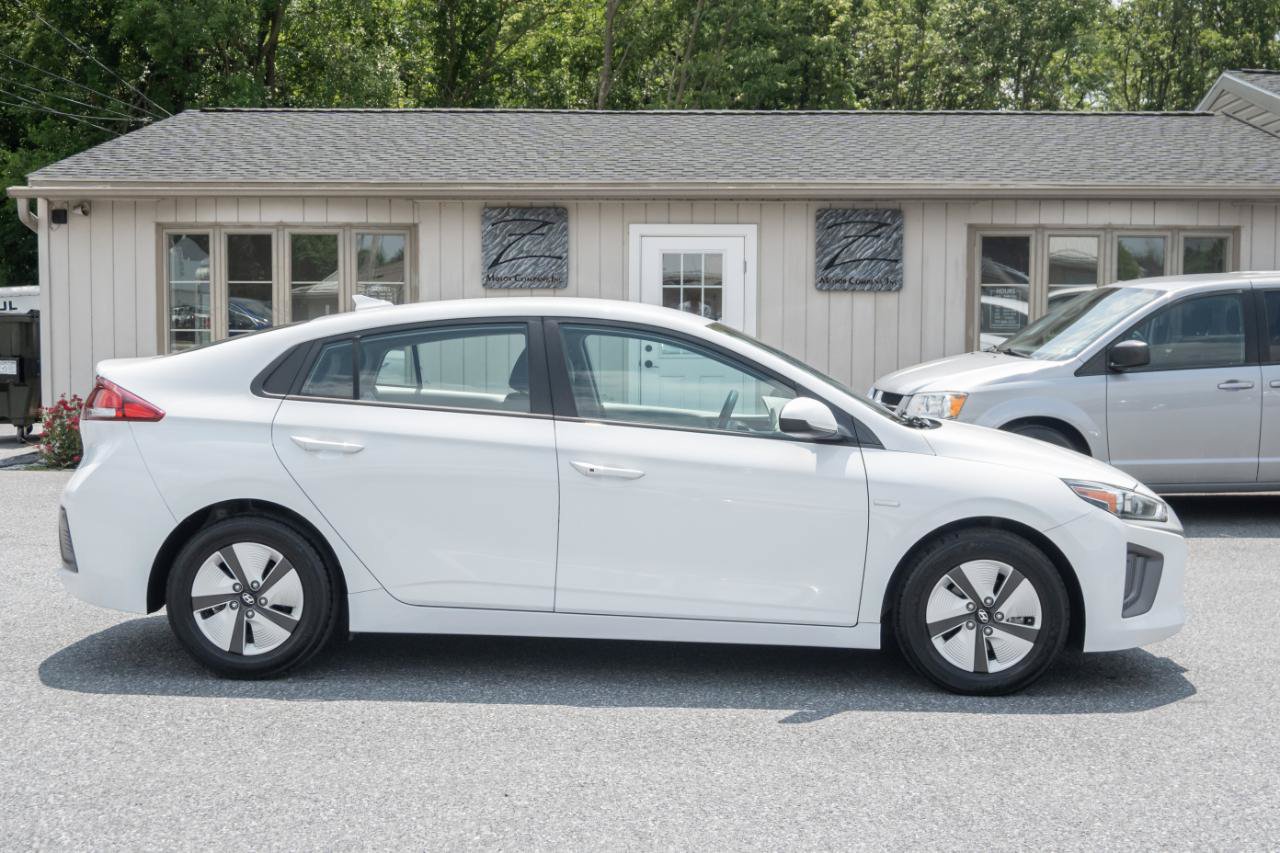 Used 2020 Hyundai Ioniq Blue FWD image 11