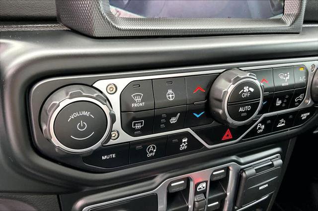 Certified 2021 Jeep Gladiator Overland w/ Popular Equipment Package AWD/4WD image 29