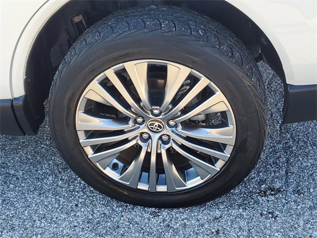 Used 2024 Toyota Venza Limited image 9