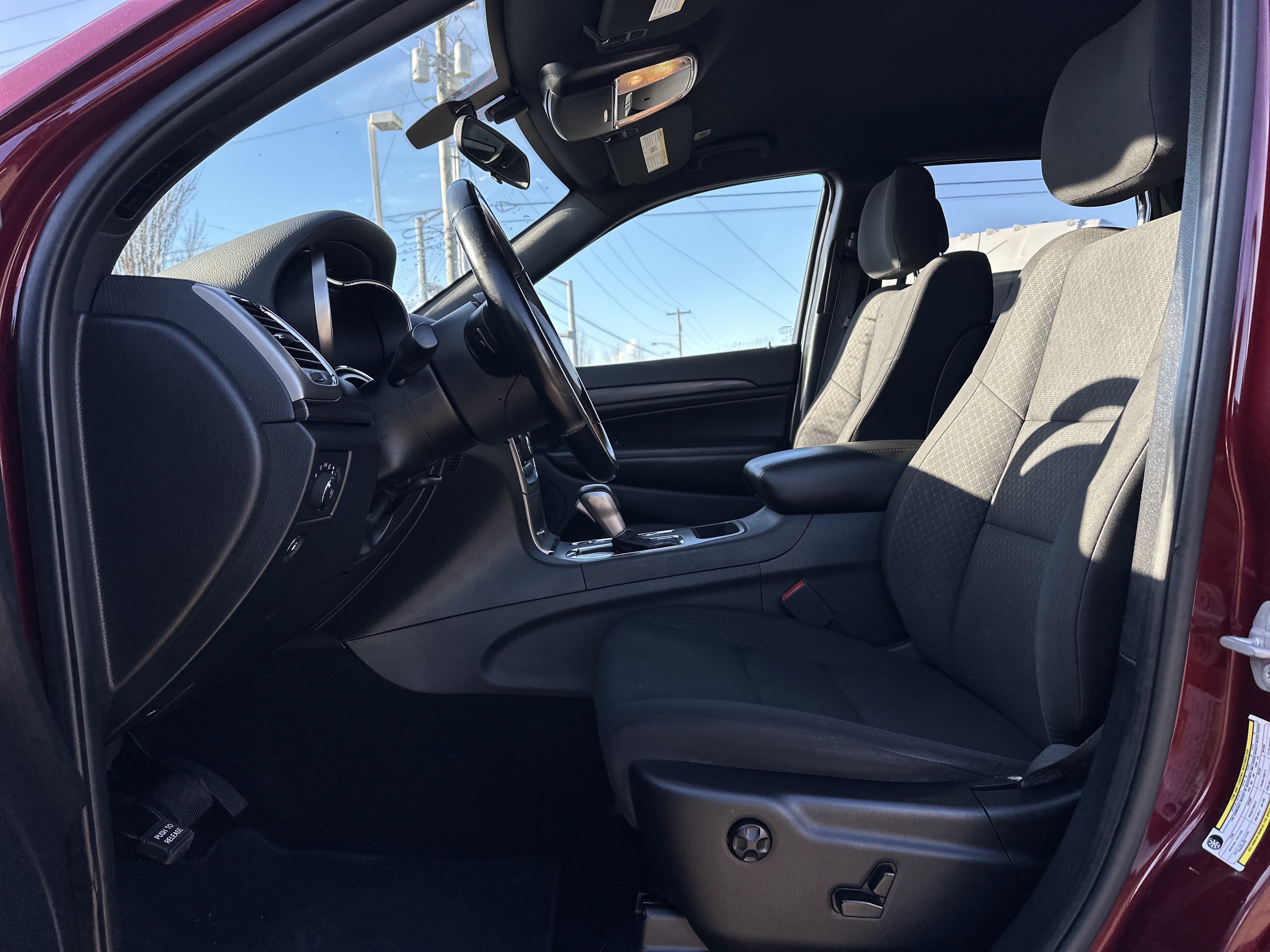 Used 2020 Jeep Grand Cherokee Laredo AWD/4WD image 10