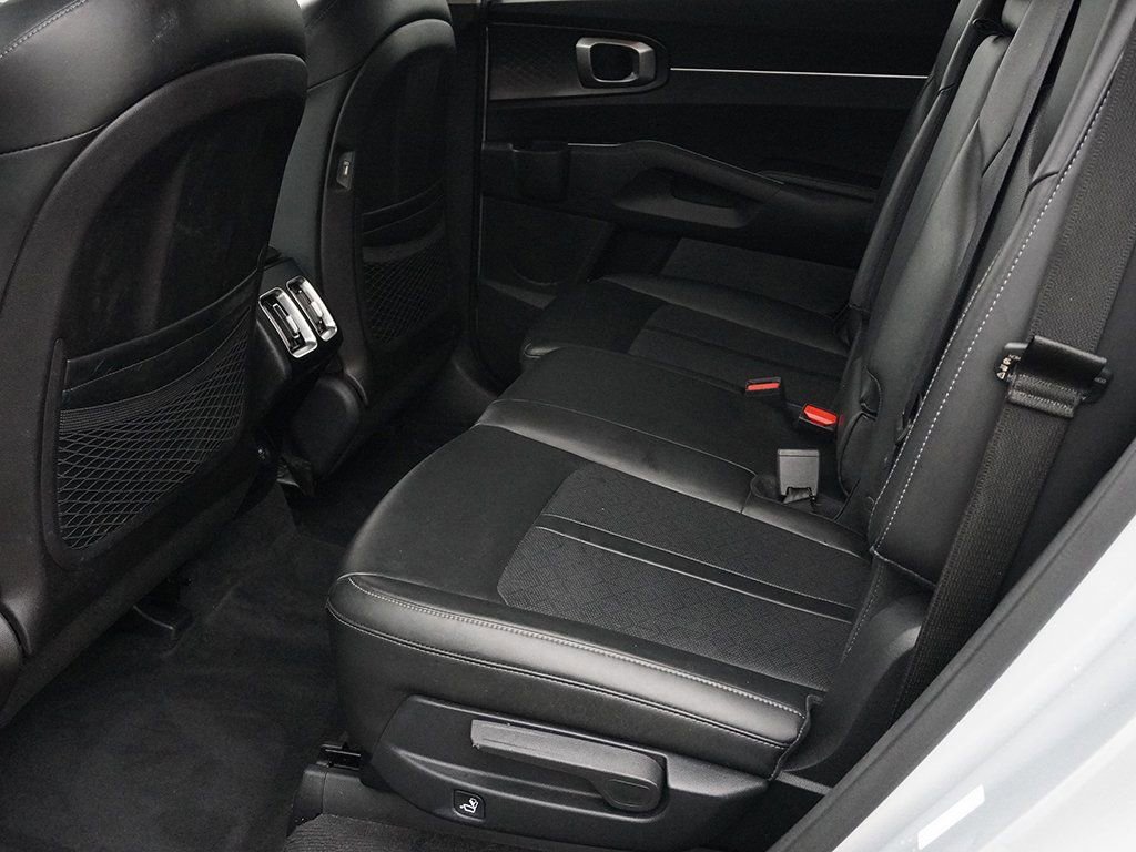 Used 2022 Kia Sorento S image 28