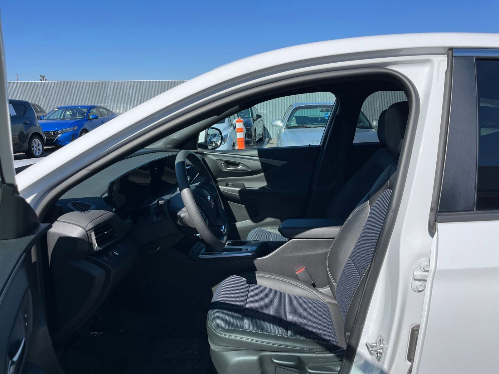 Used 2025 Buick Envista Preferred image 27