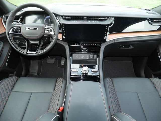 New 2027 Jeep Grand Cherokee Summit AWD/4WD image 4