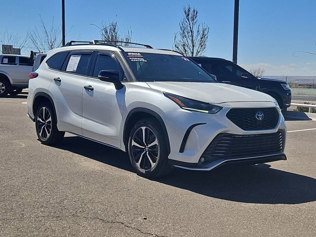 Used 2021 Toyota Highlander XSE image 3