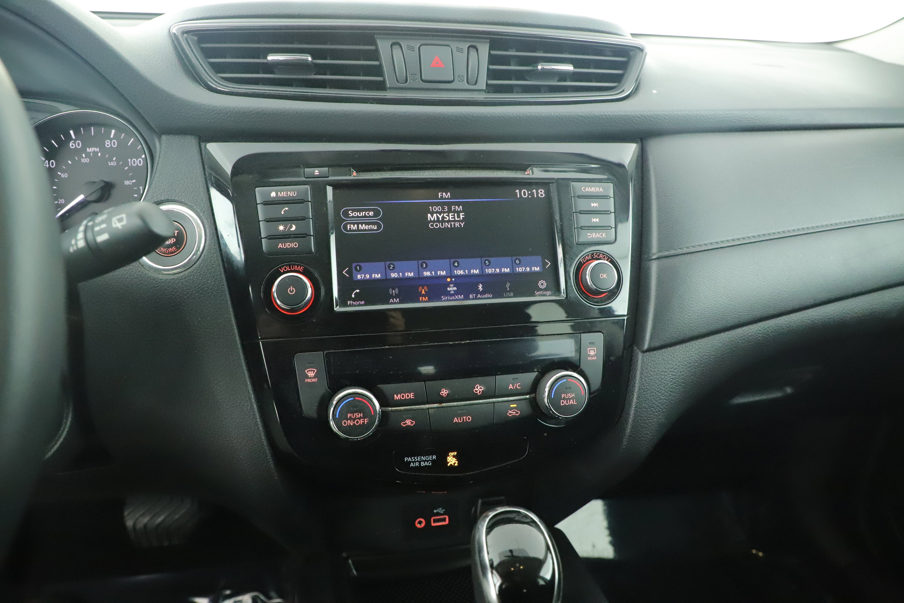 Used 2018 Nissan Rogue SV image 15