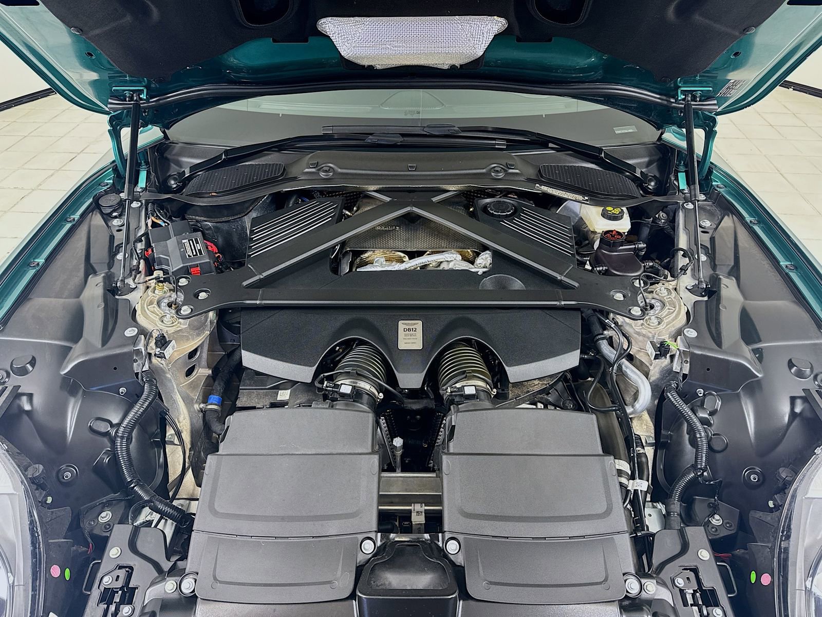 Used 2025 Aston Martin DB12 Coupe image 25