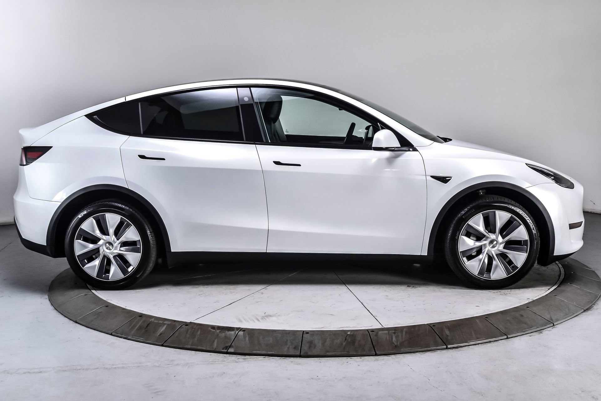 Used 2023 Tesla Model Y Long Range AWD/4WD image 7