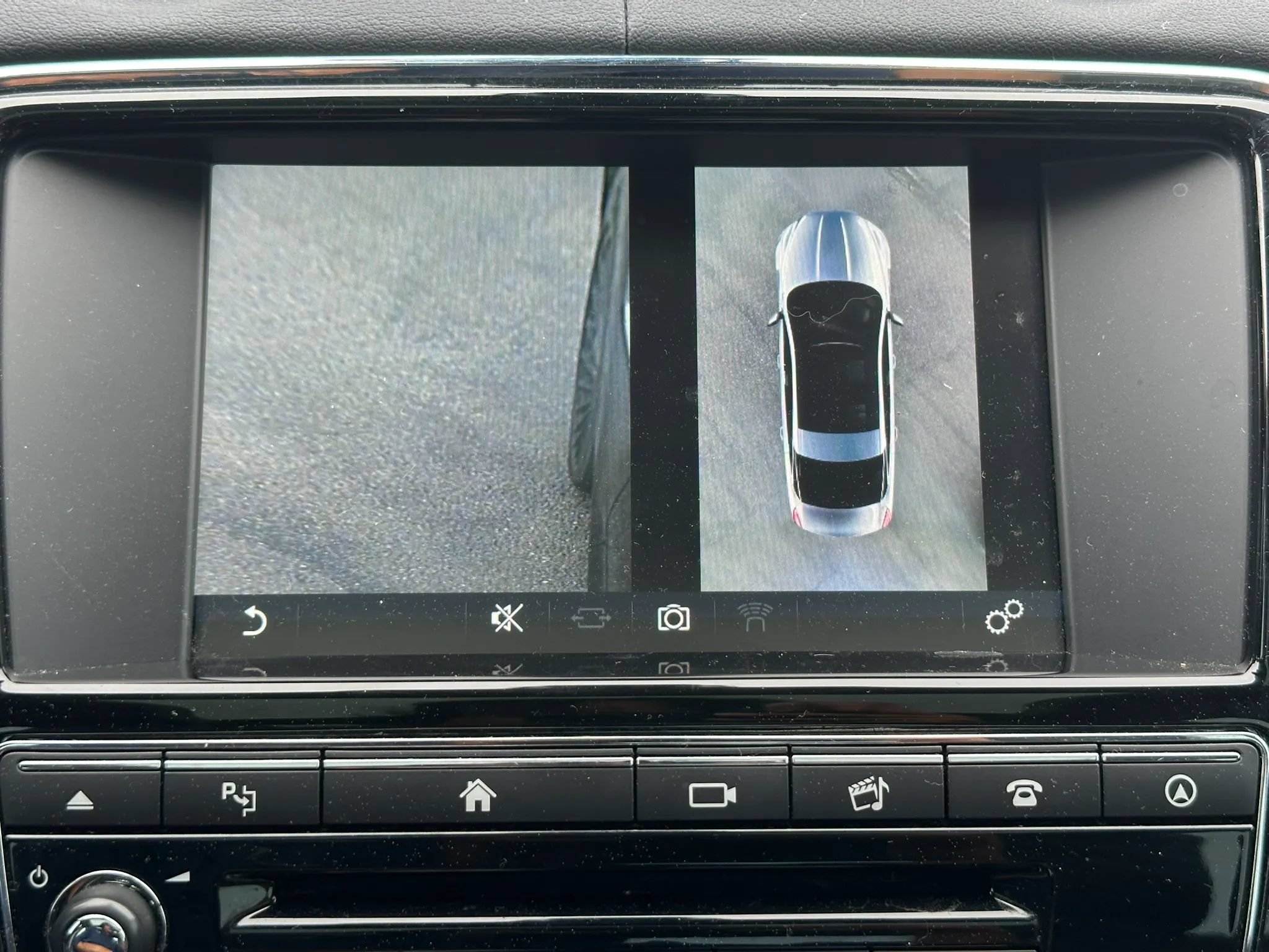 Used 2016 Jaguar XJ R-Sport RWD image 51
