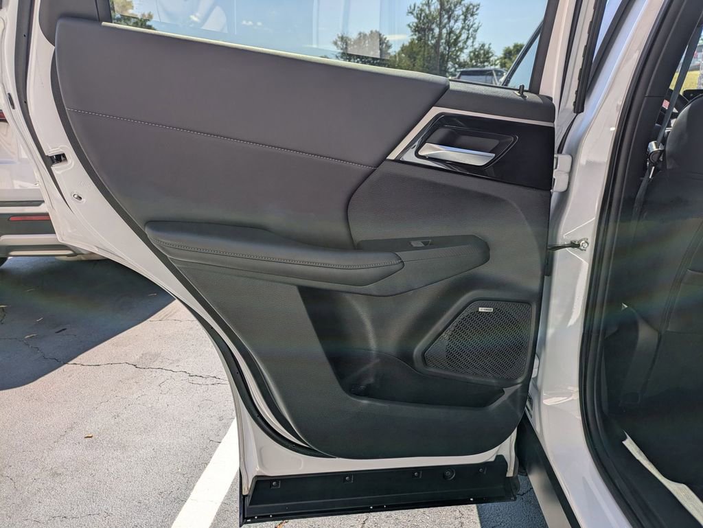 Used 2025 Mitsubishi Outlander SE AWD/4WD image 27
