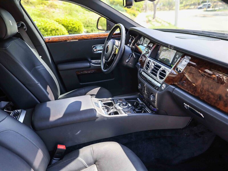 Used 2012 Rolls-Royce Ghost RWD image 26