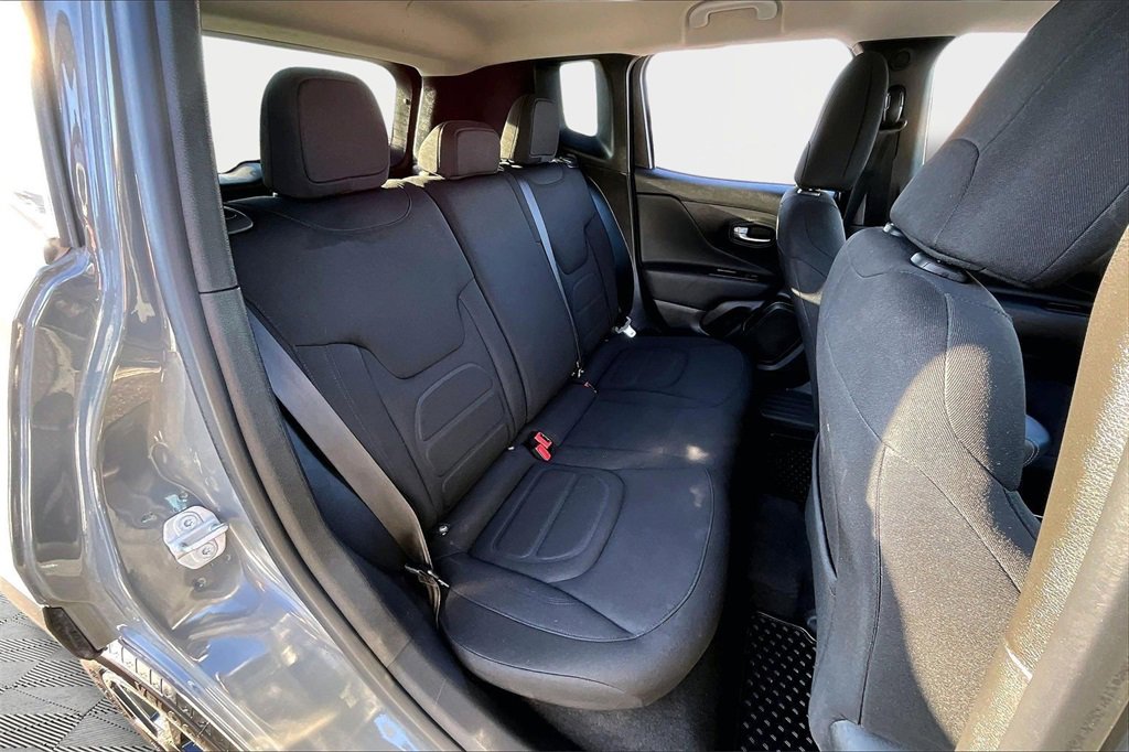 Used 2022 Jeep Renegade Latitude image 27