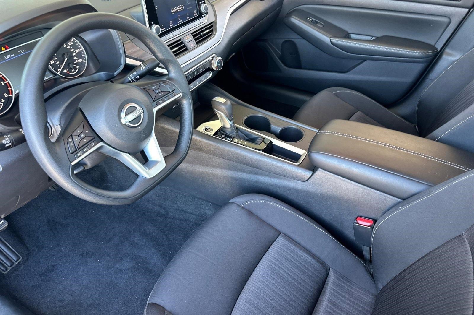 Used 2025 Nissan Altima 2.5 SV image 4