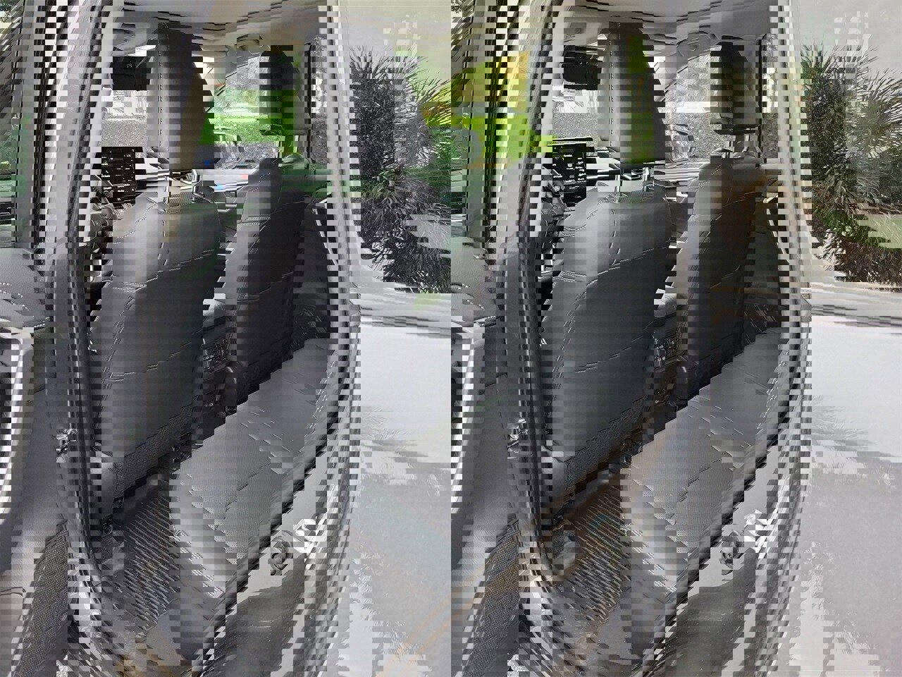 Used 2025 Toyota RAV4 Limited image 10