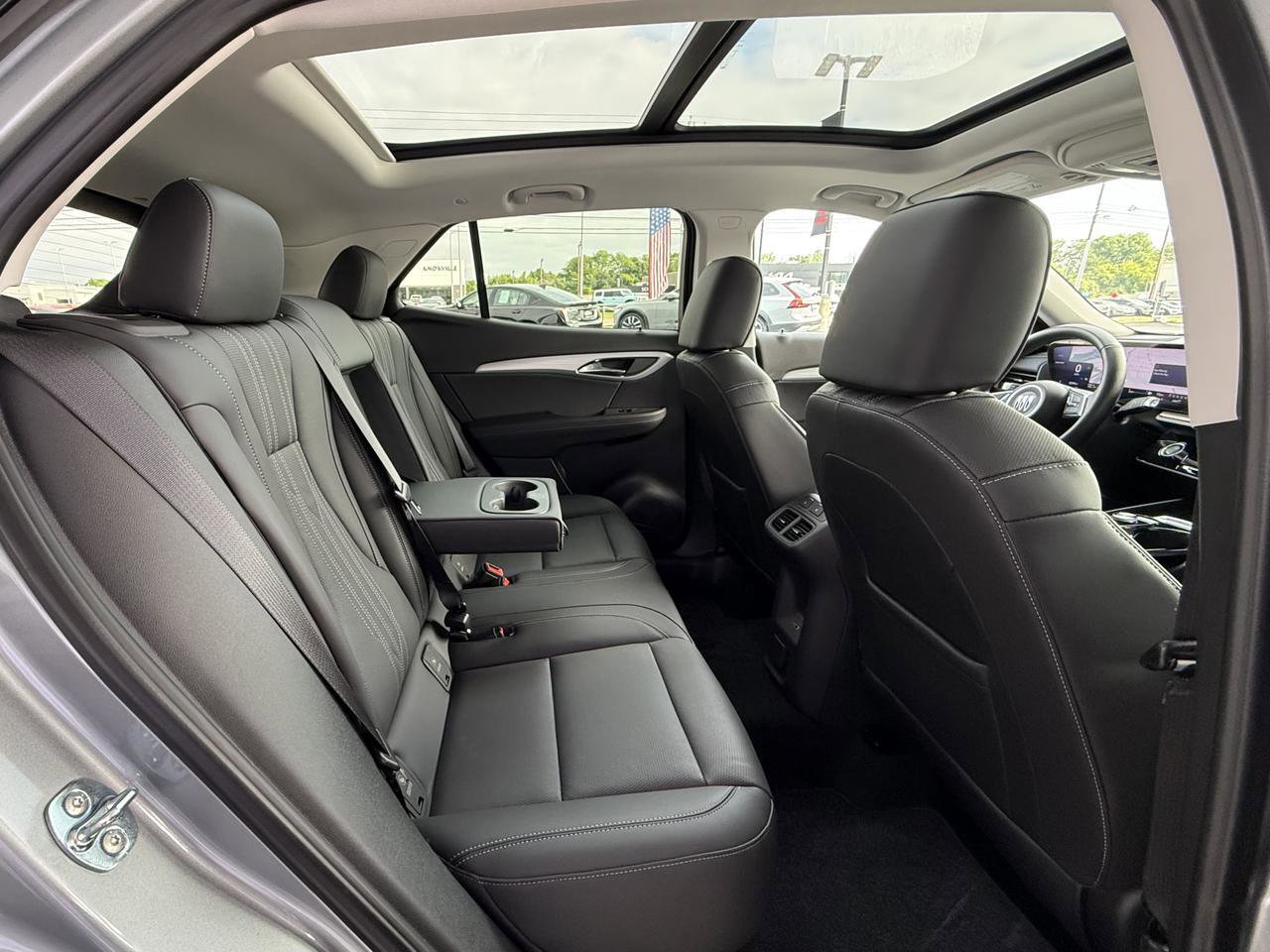 Used 2024 Buick Envision Avenir AWD/4WD image 40