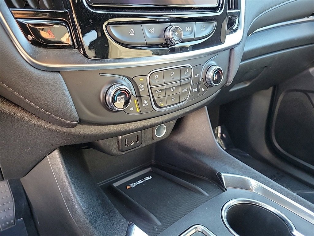 Used 2023 Chevrolet Traverse LT image 28