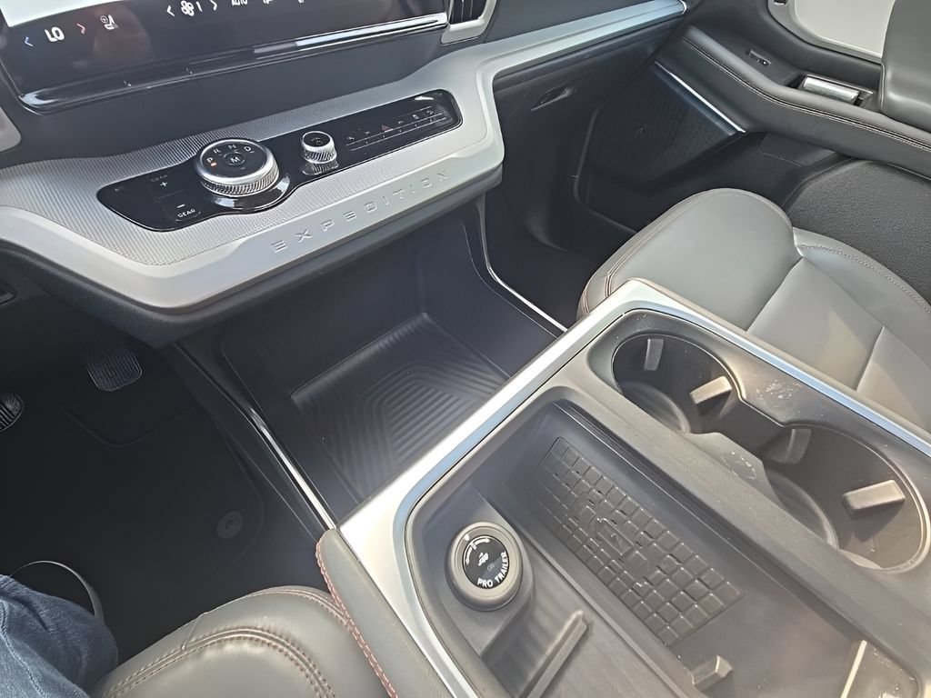 Used 2025 Ford Expedition Active AWD/4WD image 43