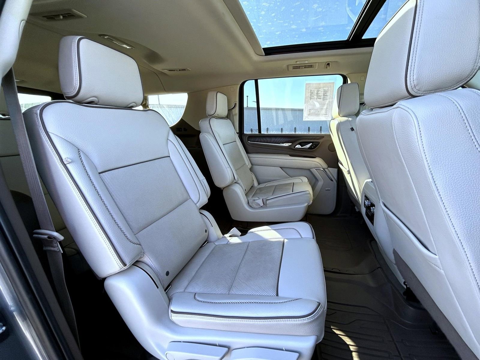 Certified 2022 GMC Yukon XL Denali w/ Denali Premium Package AWD/4WD image 19