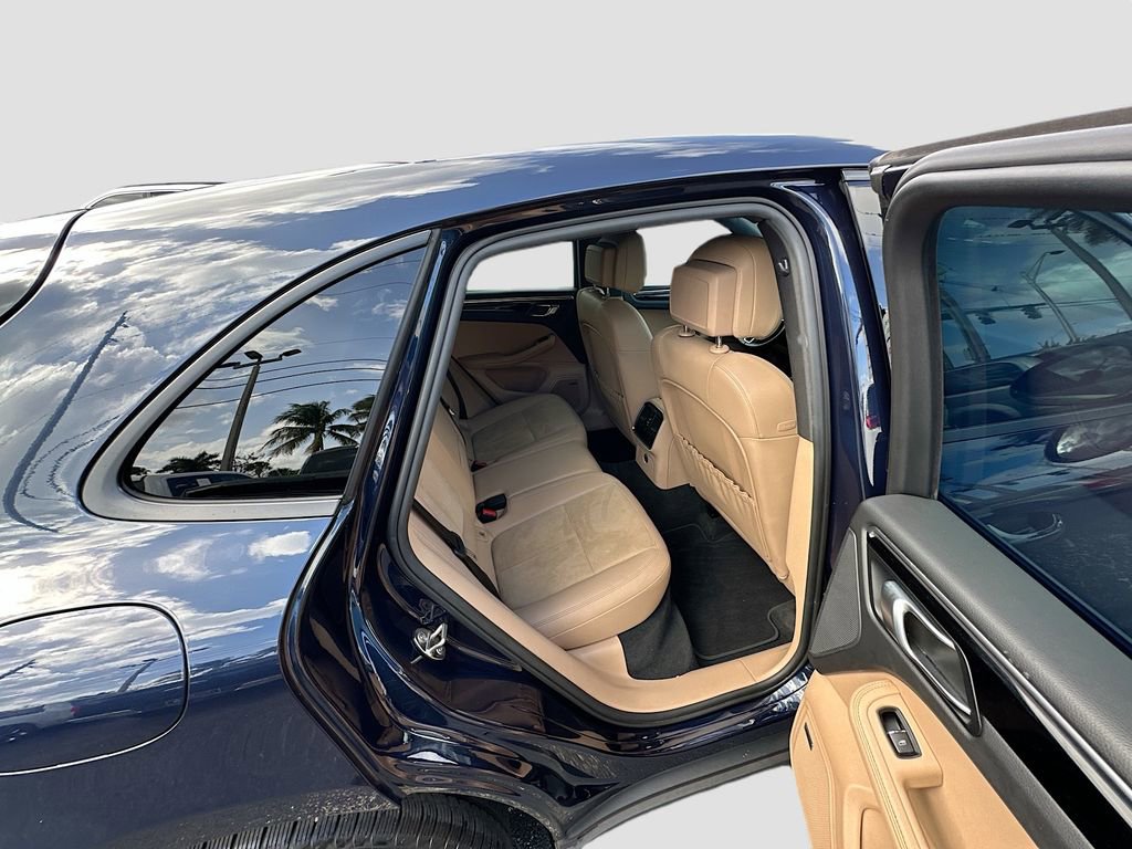 Used 2021 Porsche Macan image 33
