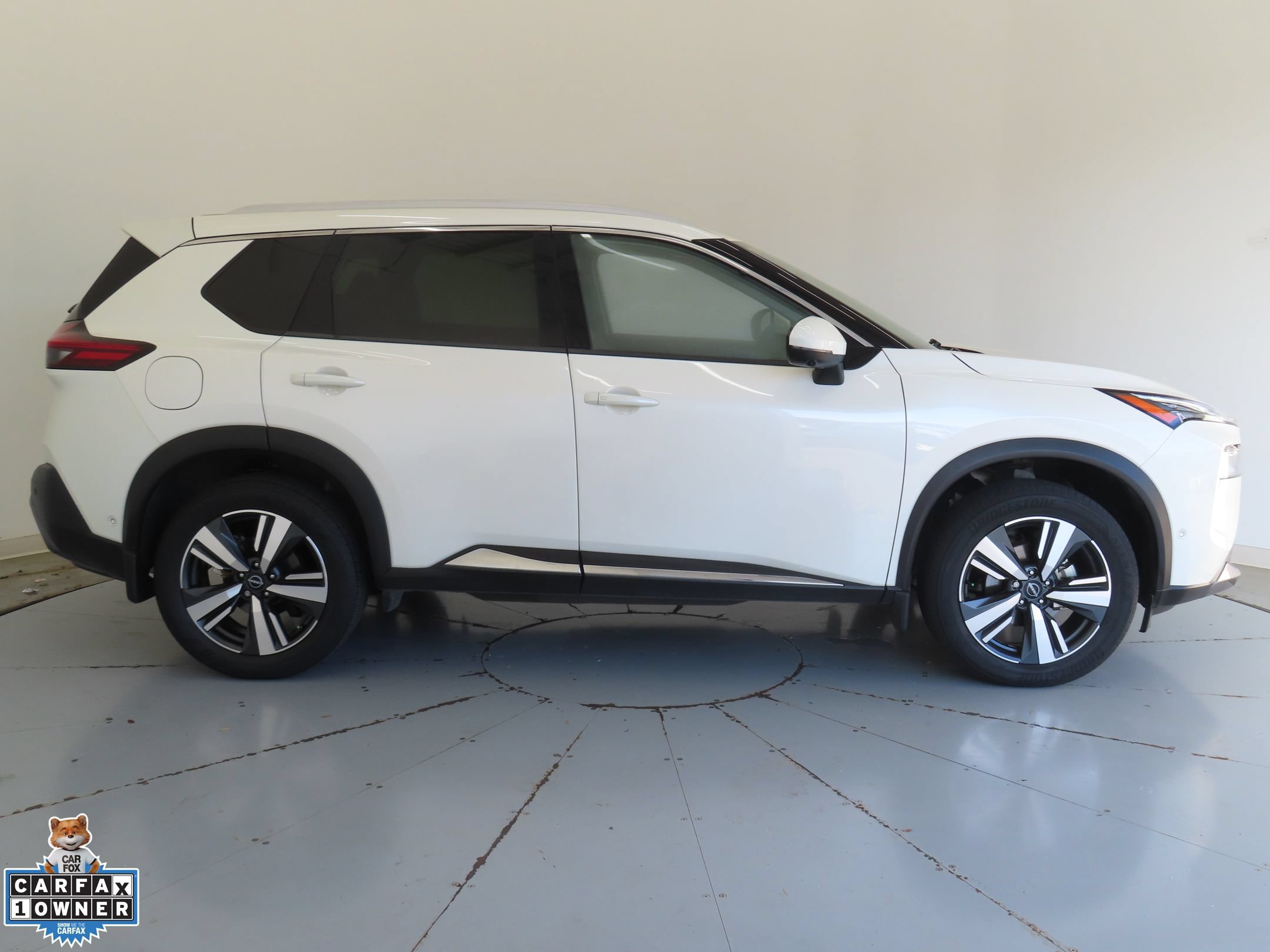 Used 2023 Nissan Rogue SL w/ SL Premium Package FWD image 2