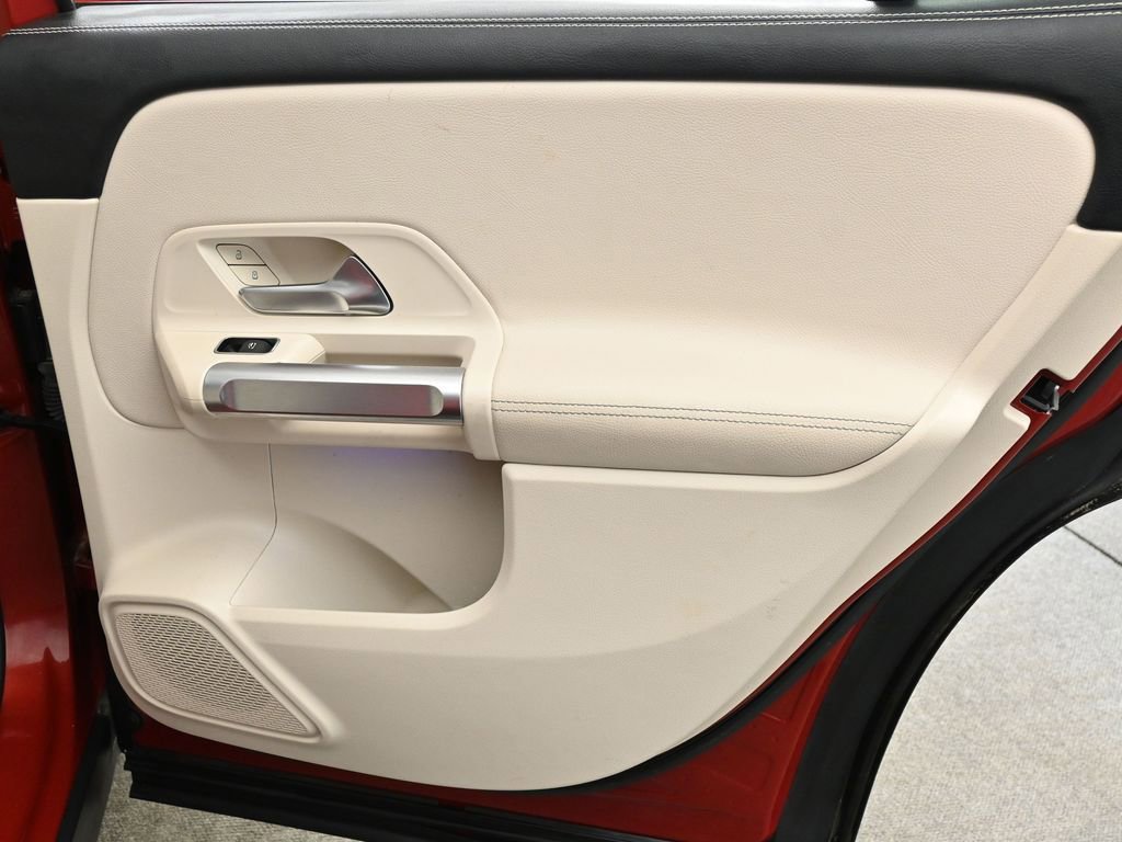 Used 2020 Mercedes-Benz GLB 250 w/ Premium Package image 16