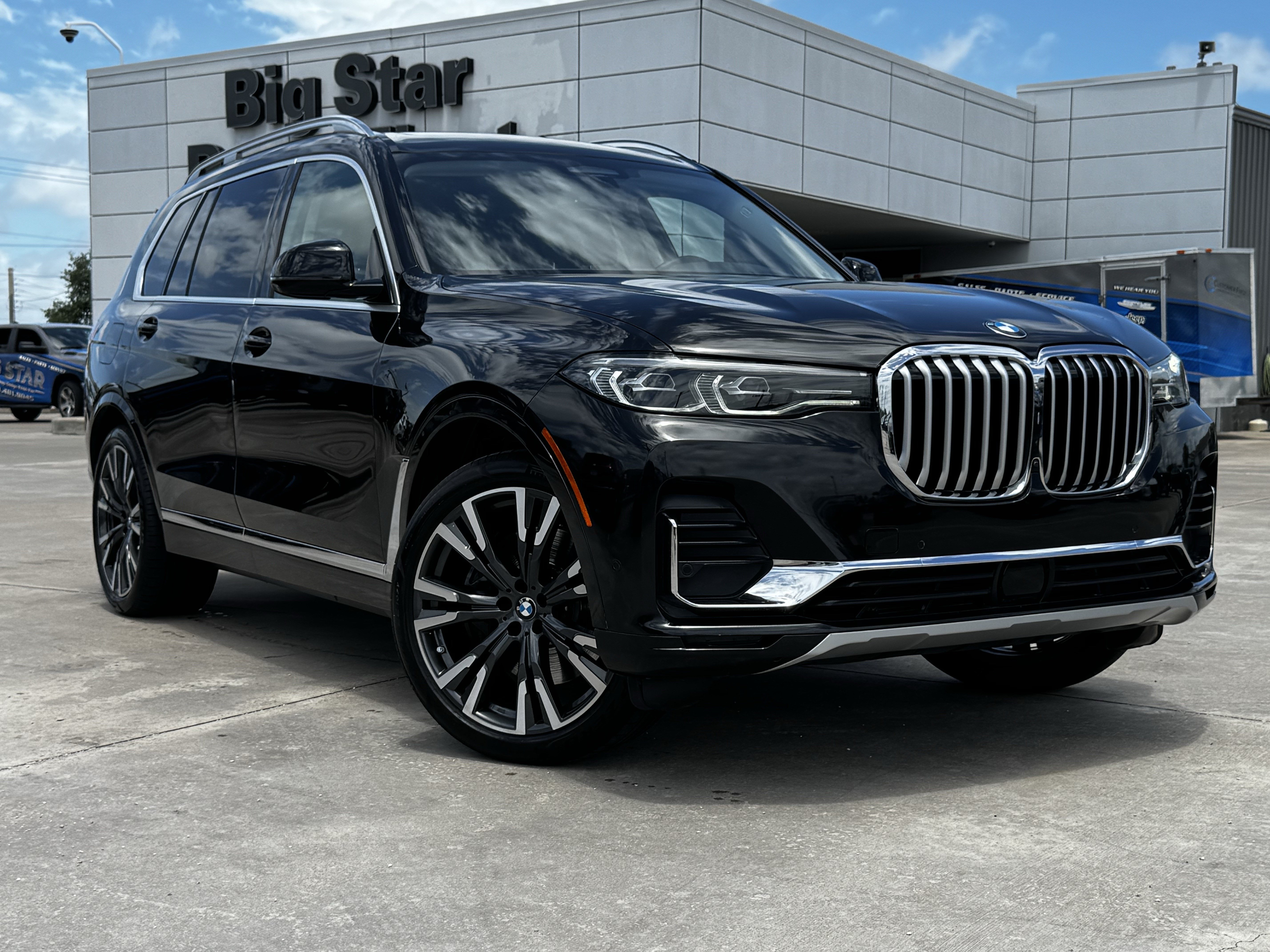 Used 2022 BMW X7 xDrive40i w/ Premium Package AWD/4WD image 2